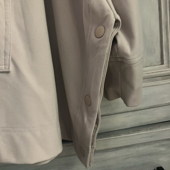 Athleta Abalone Light Grey Khaki Glacier Handkerchief Poncho Pullover - Picture 7 of 10